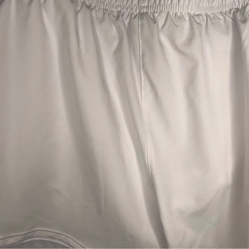 MEDIUM LEGEND WHITE ATHLETIC SHORTS PULL ON ACTIVEWEAR